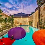 Villa Domino - *New* Luxurious 2Br W/ Pool @Central Seminyak