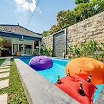 Villa Domino - *New* Luxurious 2Br W/ Pool @Central Seminyak