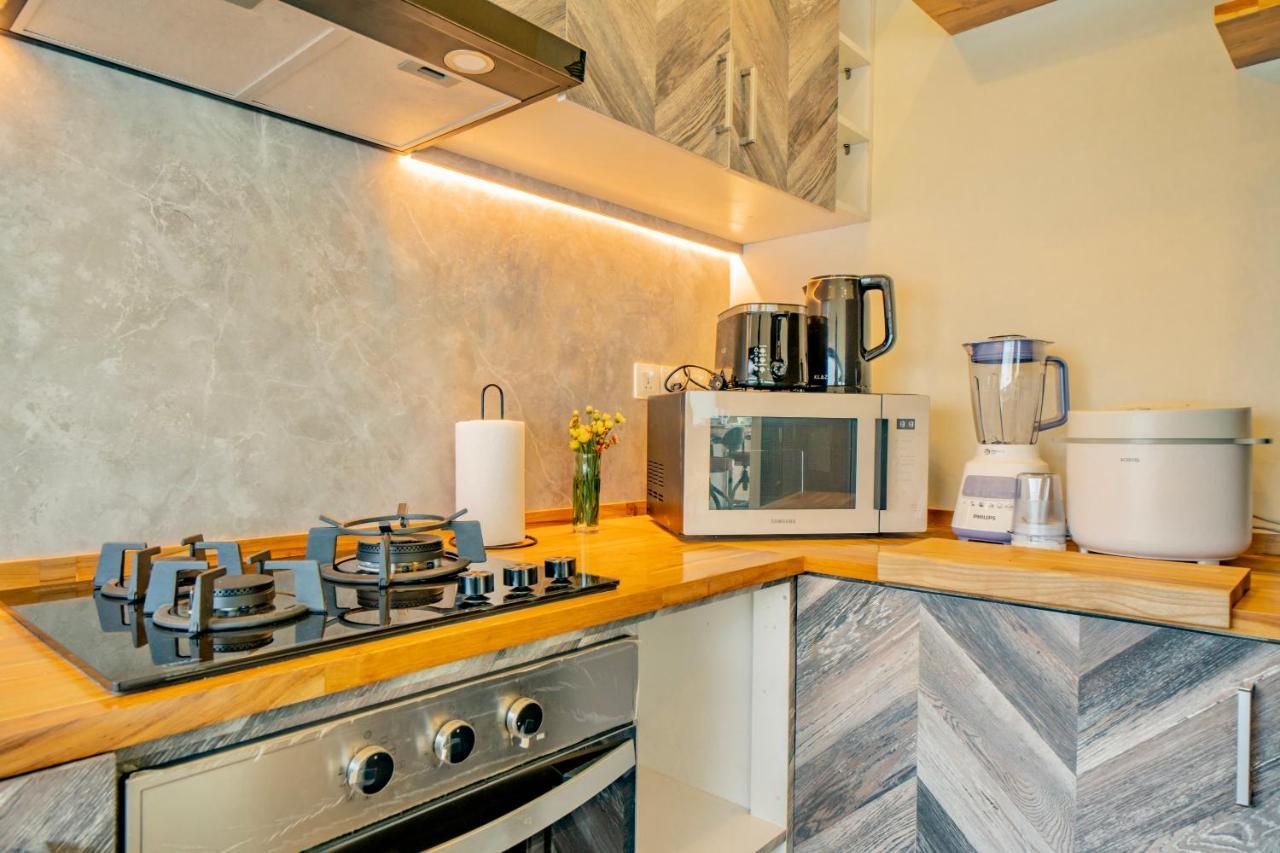Domino - *new* Luxurious 2br W/ Pool @central *